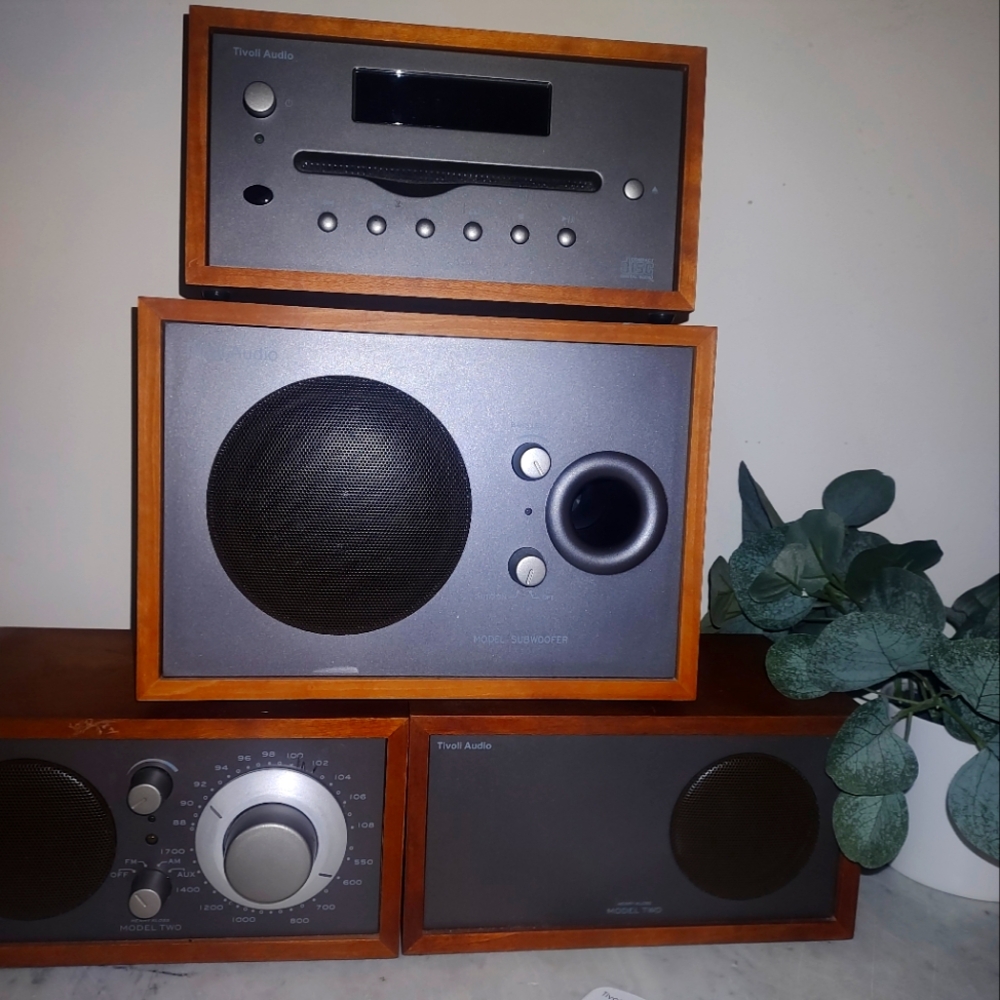 Tiovoli Speaker System By Henry Kloss